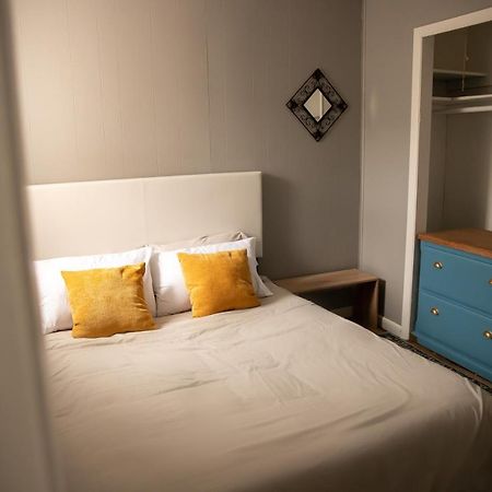 Rustic 2 Bedroom Boho Apartment Ларами Екстериор снимка