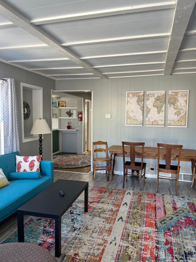 Rustic 2 Bedroom Boho Apartment Ларами Екстериор снимка
