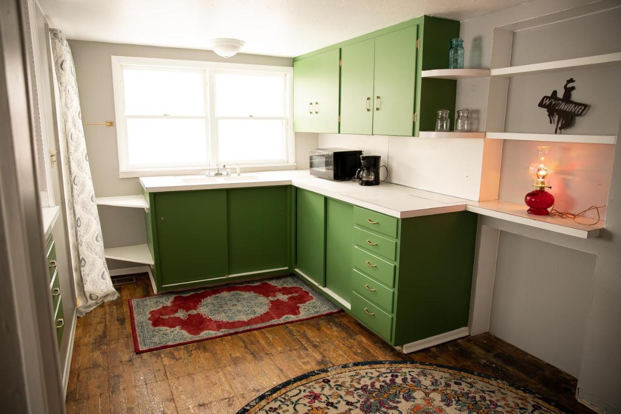 Rustic 2 Bedroom Boho Apartment Ларами Екстериор снимка