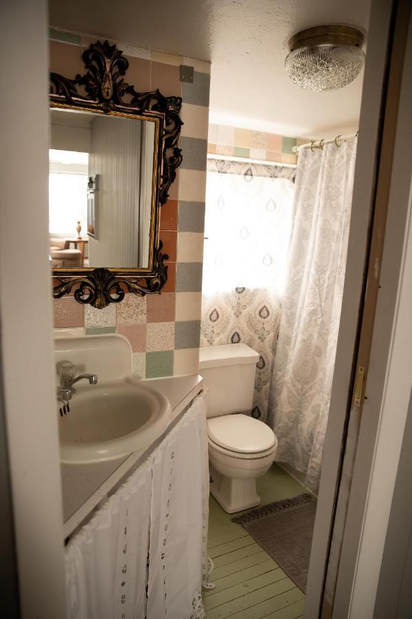 Rustic 2 Bedroom Boho Apartment Ларами Екстериор снимка